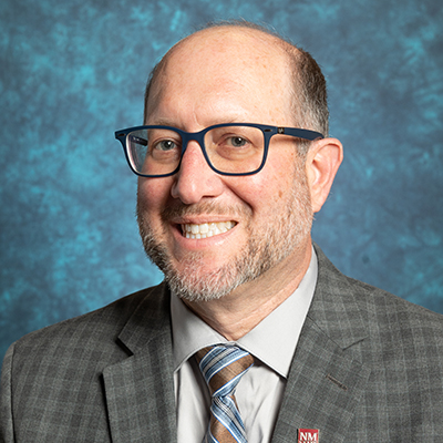 Photo Headshot of Chris Kinsley