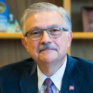 Photo Headshot of Rolando Flores