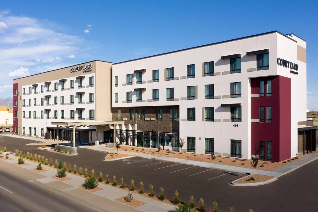 Image of Courtyard by Marriott - Center View
